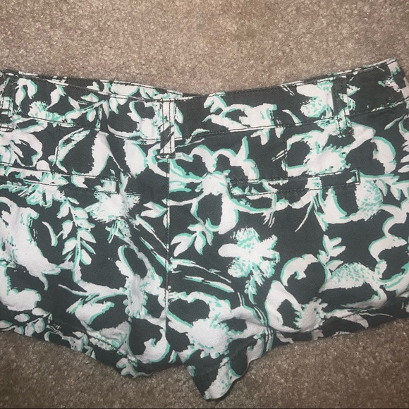 Mossimo Gray, White & Green Floral Jean shorts size 1 - Picture 9 of 9